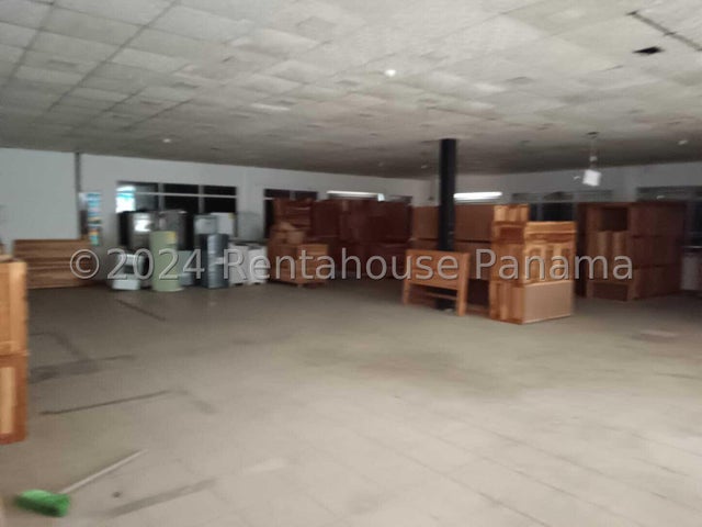 Prime Commercial Space in La Villa de Los Santos